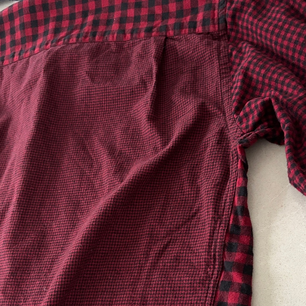 Uniqlo Men's Red and Black Plaid Patchwork Flannel Holiday Lumberjack Shirt - Picture 7 of 7